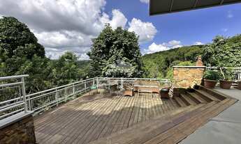 Imagem 3: Sítio em meio a floresta projetada pelo arquiteto Fausto Nilo em Pacoti/CE