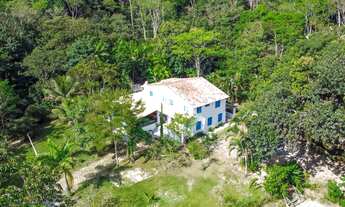 Imagem 4: Sítio com decoração japonesa, possuindo casa principal de 520m² com 05 amplas su