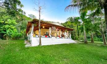 Imagem 2: Sítio com decoração japonesa, possuindo casa principal de 520m² com 05 amplas su