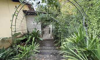 Imagem 5: Conforto e privacidade em um terreno amplo de 1.993,52 m², a poucos minutos de G