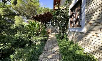 Imagem: Casa de condomínio com 04 quartos sendo