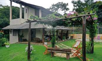 Imagem 2: Casa em condomínio informal com 3 quartos sendo 2 suítes, piscina aquecida e lar