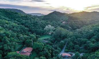 Imagem 7: Casa com 250 m² de área construída com 04 amplas suítes, piscina e mezanino, dis