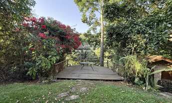 Imagem 4: Conforto e privacidade em um terreno amplo de 1.993,52 m², a poucos minutos de G