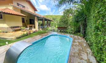 Imagem 3: Casa com 250 m² de área construída com 04 amplas suítes, piscina e mezanino, dis