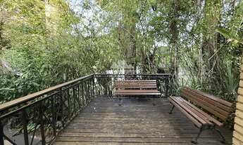 Imagem 7: Conforto e privacidade em um terreno amplo de 1.993,52 m², a poucos minutos de G