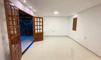 Imagem 7: Casa de 05 suítes, sendo uma master com varanda onde se encontra um pé de laranj