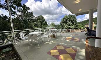 Imagem 4: Sítio em meio a floresta projetada pelo arquiteto Fausto Nilo em Pacoti/CE