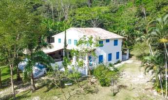 Imagem 3: Sítio com decoração japonesa, possuindo casa principal de 520m² com 05 amplas su