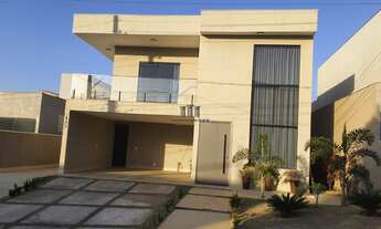 Imagem: Casa recém construída, 2 pavimentos, 4