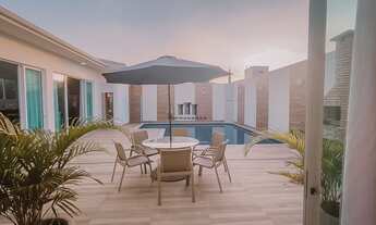 Imagem: Casa de esquina com 4 quartos e piscina