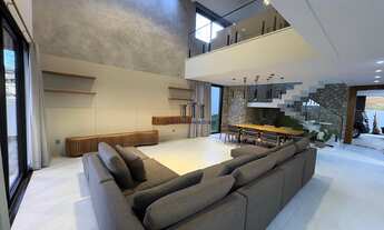 Imagem 2: Casa de alto padrão, nova e mobiliada com 4 suítes e Piscina suspensa em Alphavi