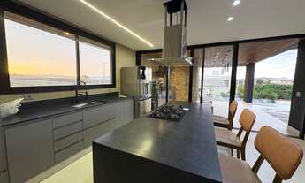 Imagem 6: Casa de alto padrão, nova e mobiliada com 4 suítes e Piscina suspensa em Alphavi