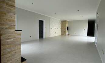 Imagem: Ampla casa nova com pátio em Linha Santa