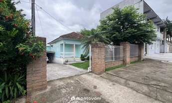 Imagem: Casa mista com quiosque e piscina na rua