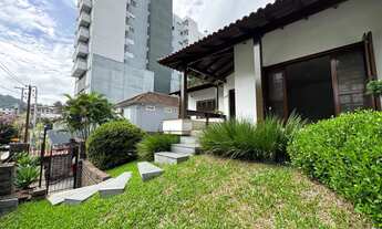 Imagem: Ampla casa a poucas quadras da Catedral