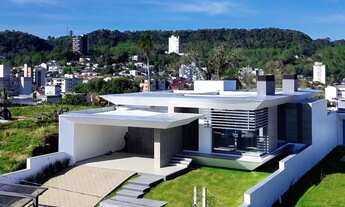 Imagem 2: ???? Deslumbrante Residência com Vista Panorâmica e Conforto Incomparável!