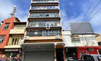 Imagem: Uma loja super localizada com uma fachada