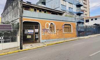 Imagem: Casa em via de alta visibilidade no centro