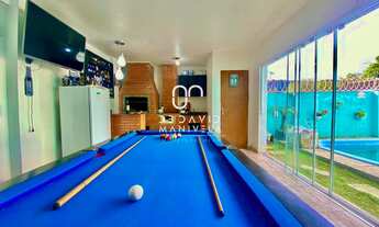 Imagem: Casa com piscina e banheira de hidromassagem