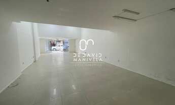 Imagem 2: Uma loja super localizada com uma fachada atrativa. Espaço bem amplo e iluminad