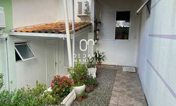 Imagem 3: Casa Refinada em Condomínio com 2 Dormitórios e Suíte