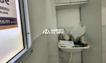 Imagem 6: Vendo apartamento no 1º andar com 2 quartos, armários planejados na cozinha e