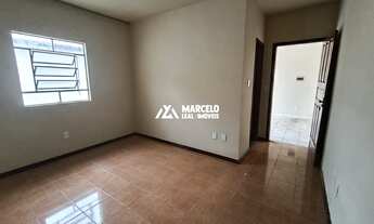 Imagem 3: Alugo Casa espaçosa com 4/4 (1 suíte) a 3 minutos do Atacarejo da Av. Olivia Flo