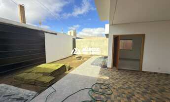 Imagem 2: Vendo casa solta nova e averbada com 4/4 sendo 01 suite e 02 demi-suíte no Bairr