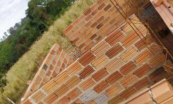 Imagem: Terreno a venda/construção iniciada/Monte