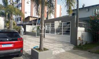 Imagem 2: Ampla Casa no Centro de Torres com 5 Dormitórios, Piscina, Reformada