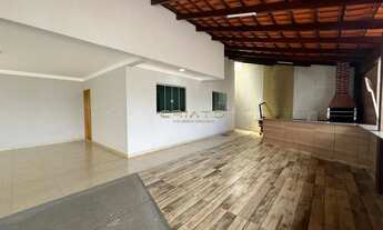 Imagem 2: Casa 3 de quartos com piscina p/ venda por R$ 450.000,00 - Bairro Jibran