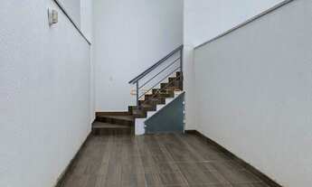 Imagem: Casa sobreposta de oportunidade no residencial