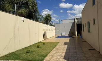 Imagem 4: Casa com piscina e planejados no Residencial Flamboyant