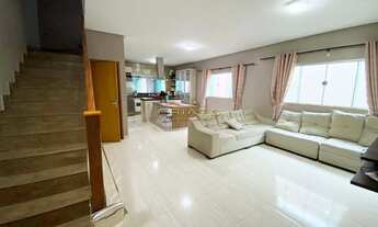 Imagem: Sobrado com móveis planejados, piscina