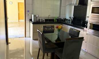 Imagem 7: Casa com piscina e planejados no Residencial Flamboyant