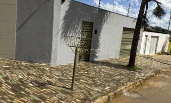 Imagem: Casa com piscina e planejados no Residencial