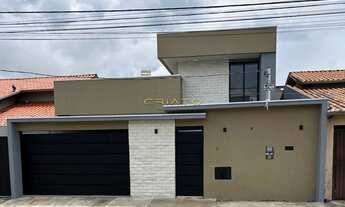 Imagem: Casa com 3 Quartos e 3 banheiros à Venda