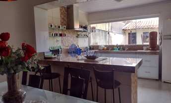 Imagem: Casa com Armários Planejados à Venda no