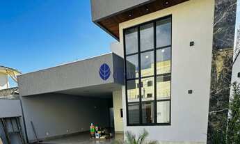 Imagem: Casa de Alto Padrão à Venda no Bairro