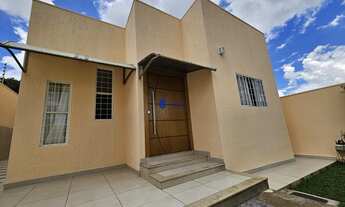 Imagem 3: Casa 3 quartos com suíte e closet com quintal em lote inteiro de 353 m² próximo