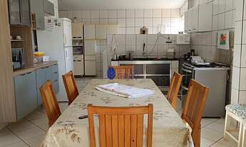 Imagem 6: Casa com Edícula nos Fundos à Venda no Village Jardim - Anápolis