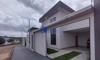 Imagem 2: Casa à Venda no Residencial Flor do Cerrado com acabamento premium