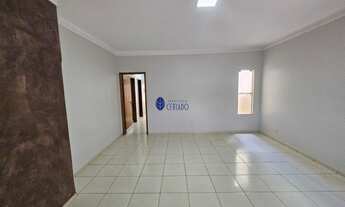 Imagem 2: Casa com 3 Quartos à Venda no Centro - Anápolis