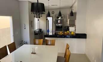 Imagem 6: Casa 3 quartos com suíte e closet com quintal em lote inteiro de 353 m² próximo