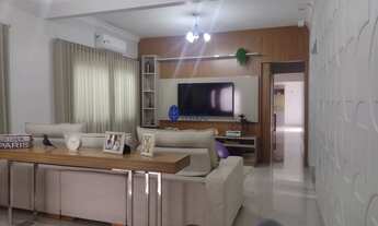 Imagem: Sobrado à Venda com 3 Suítes no Bairro