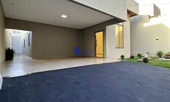 Imagem 2: Casa com Piscina no Residencial Flor do Cerrado à Venda - Anápolis GO