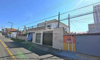 Imagem: Sobrado com Edicula ao fundo em terreno