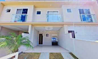 Imagem 2: Procurando sobrado bem localizado e com garagem coberta? Eis a opção