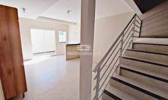 Imagem 4: Procurando sobrado bem localizado e com garagem coberta? Eis a opção